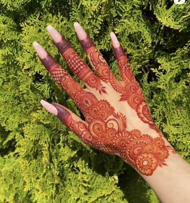 HD mehndi photo back hand HD mehndi photo back hand