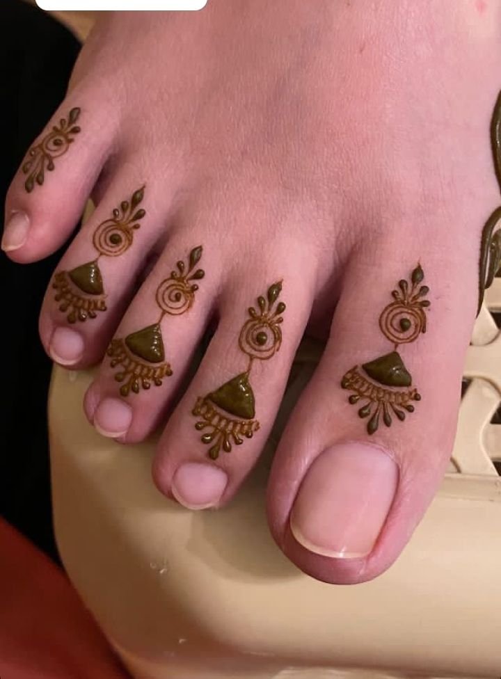 chain style leg mehndi chain style leg mehndi