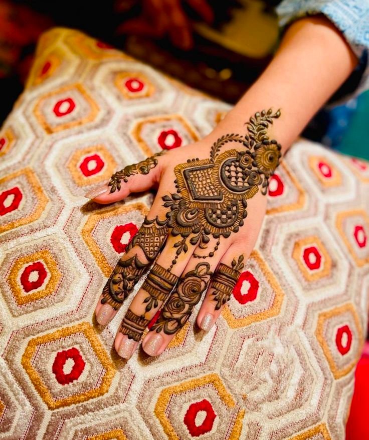 diagonal design back hand mehndi diagonal design back hand mehndi