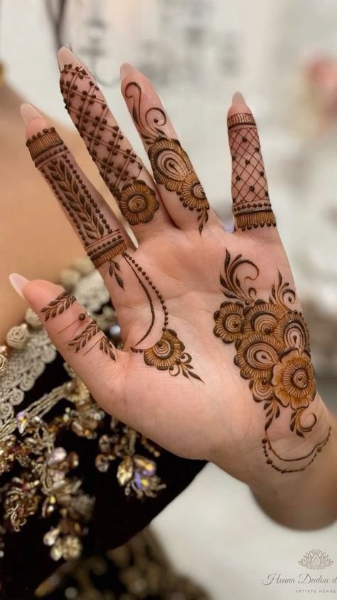 finger tip back hand mehndi finger tip back hand mehndi