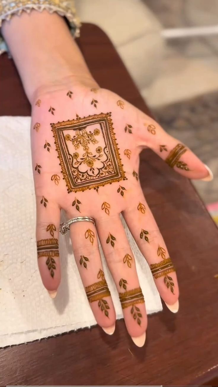glitter effect back hand mehndi glitter effect back hand mehndi