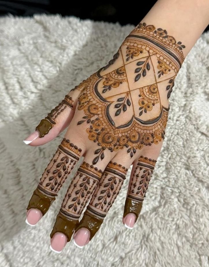 minimalistic back hand mehndi minimalistic back hand mehndi