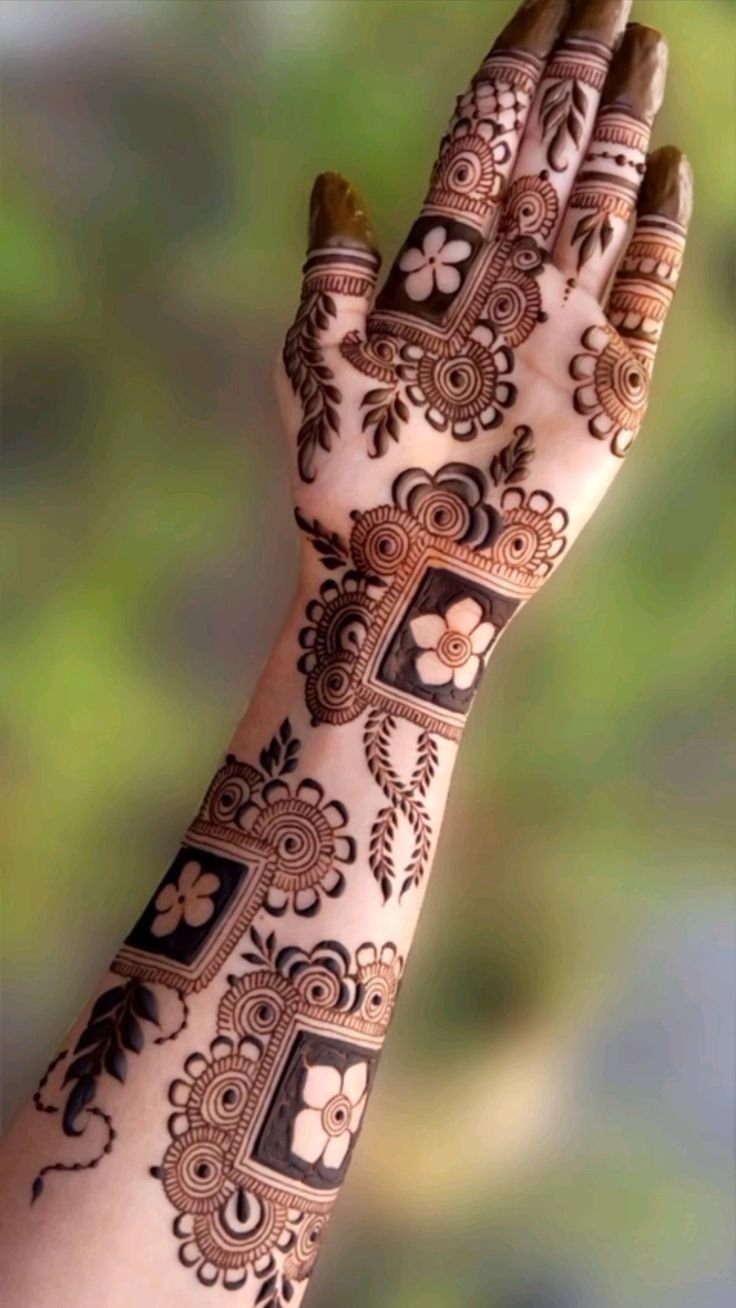 royal mehndi with names_1 royal mehndi with names