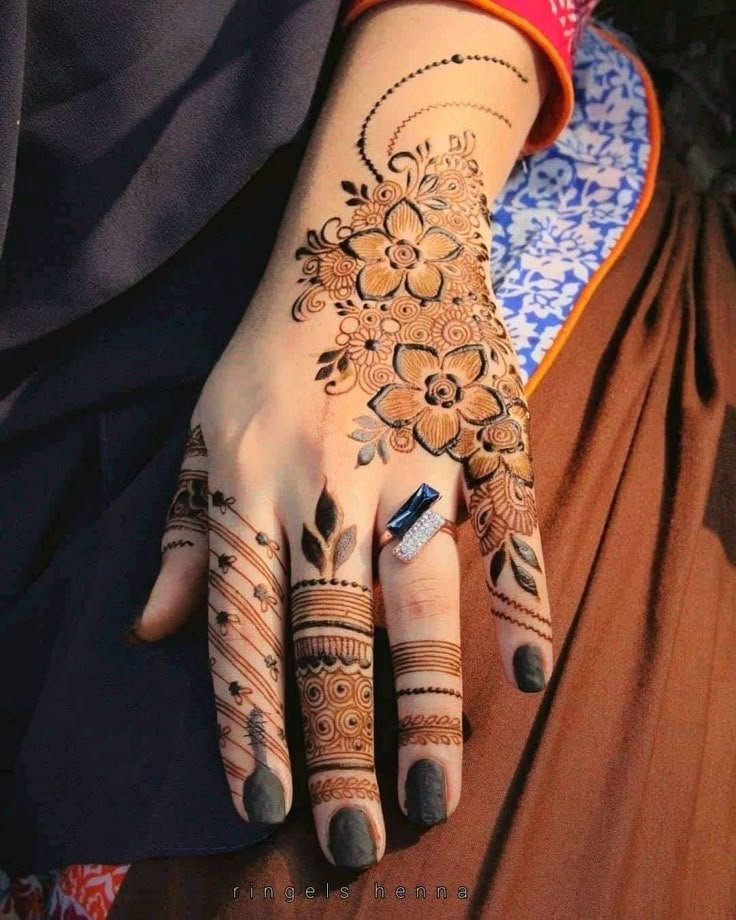 short mehndi design image short mehndi design image