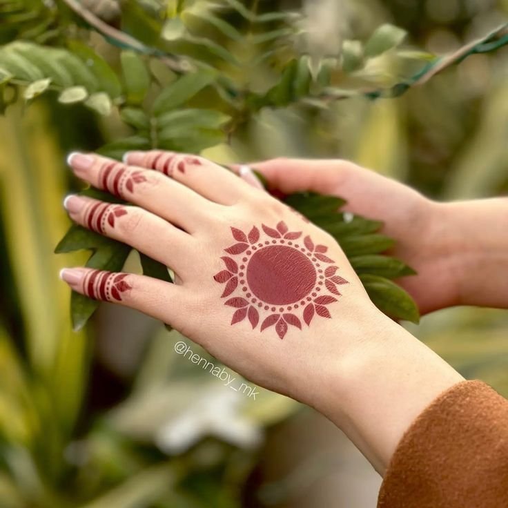 symmetrical gol tikki mehndi symmetrical gol tikki mehndi