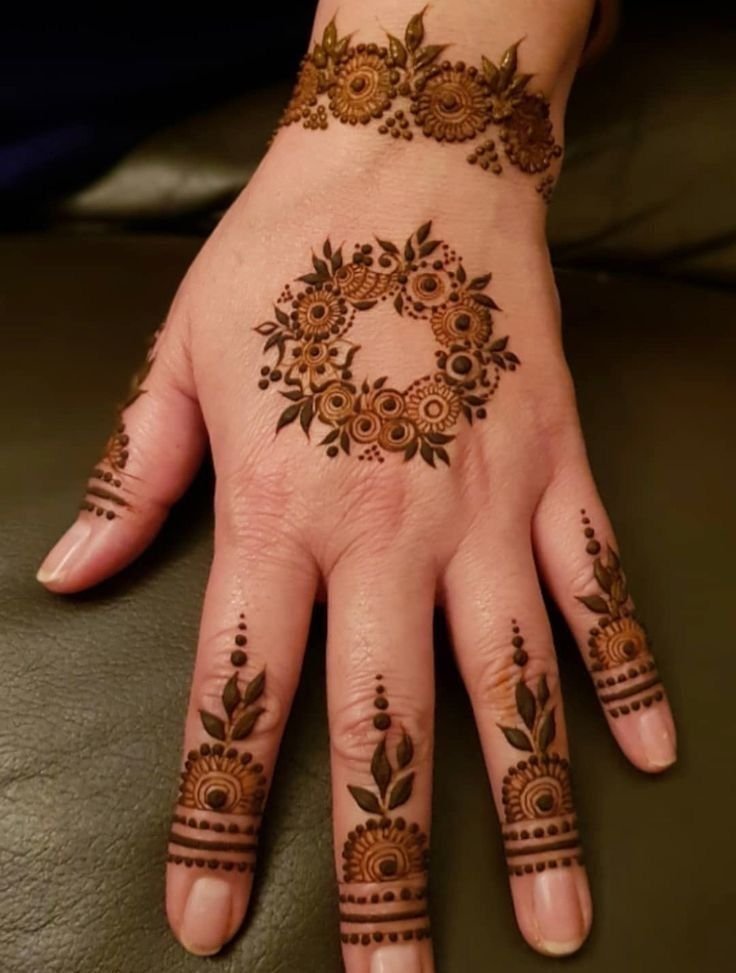 tikki mehndi with floral pattern tikki mehndi with floral pattern