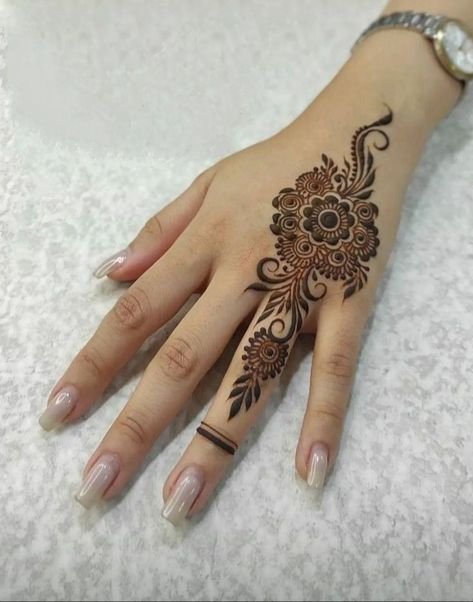 trendy back side mehndi trendy back side mehndi